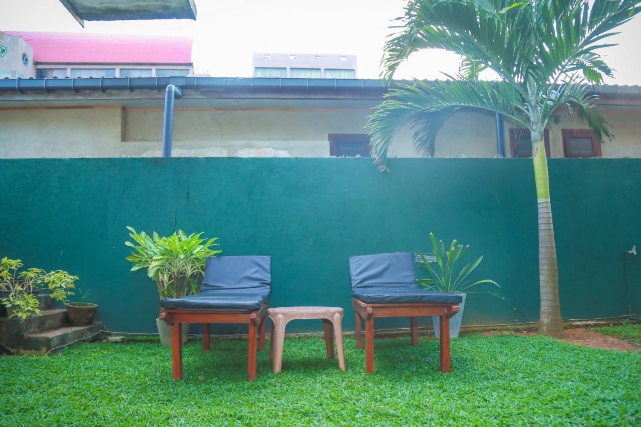 Hasaranga Holiday House Hikkaduwa Exterior foto