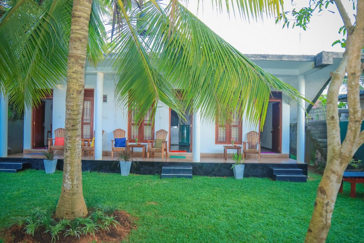 Hasaranga Holiday House Hikkaduwa Exterior foto