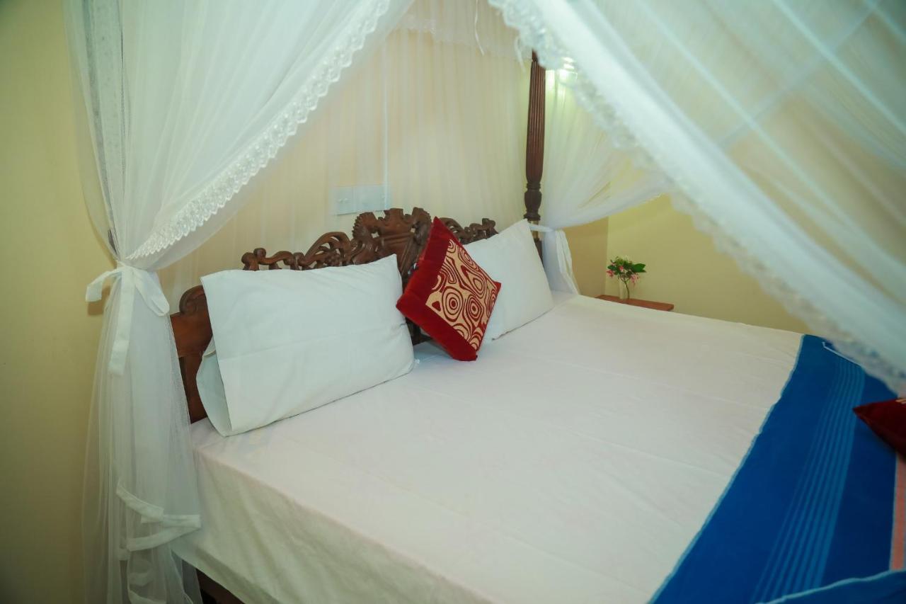 Hasaranga Holiday House Hikkaduwa Exterior foto