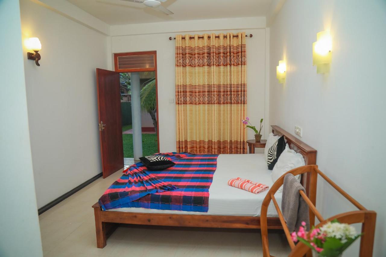 Hasaranga Holiday House Hikkaduwa Exterior foto