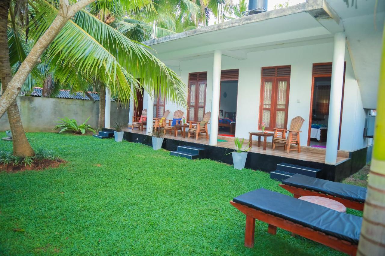 Hasaranga Holiday House Hikkaduwa Exterior foto